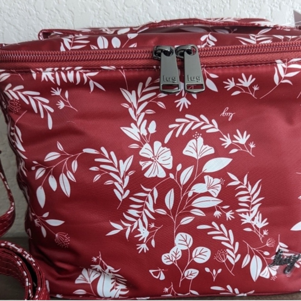 Lug Nibble insulated bag, flourish red. New With Tags!